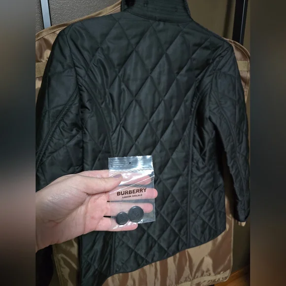 NWT Burberry Black Fernleigh Quilted Jacket with Button Closure, Size US Small - Picture 7 of 15